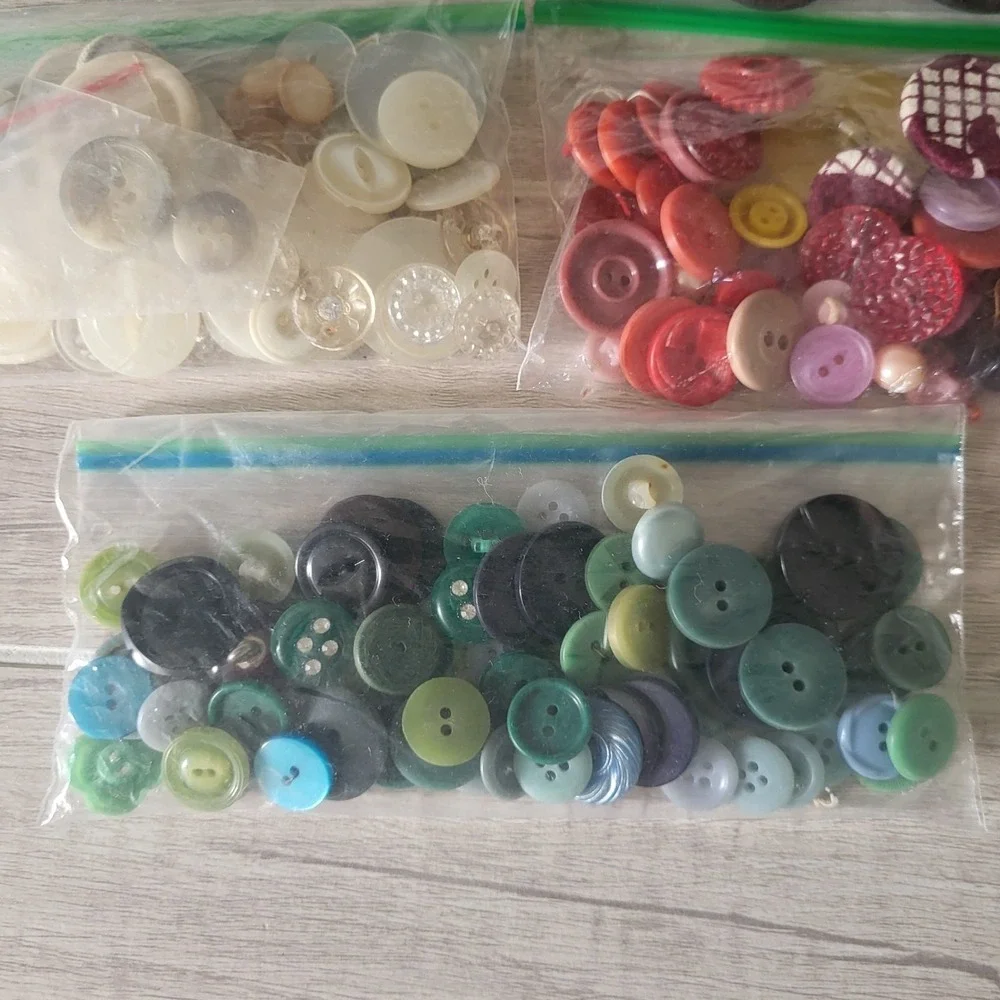 Big Lot Vintage To‎ Now Sewing Buttons Arts Crafts Multicolored
